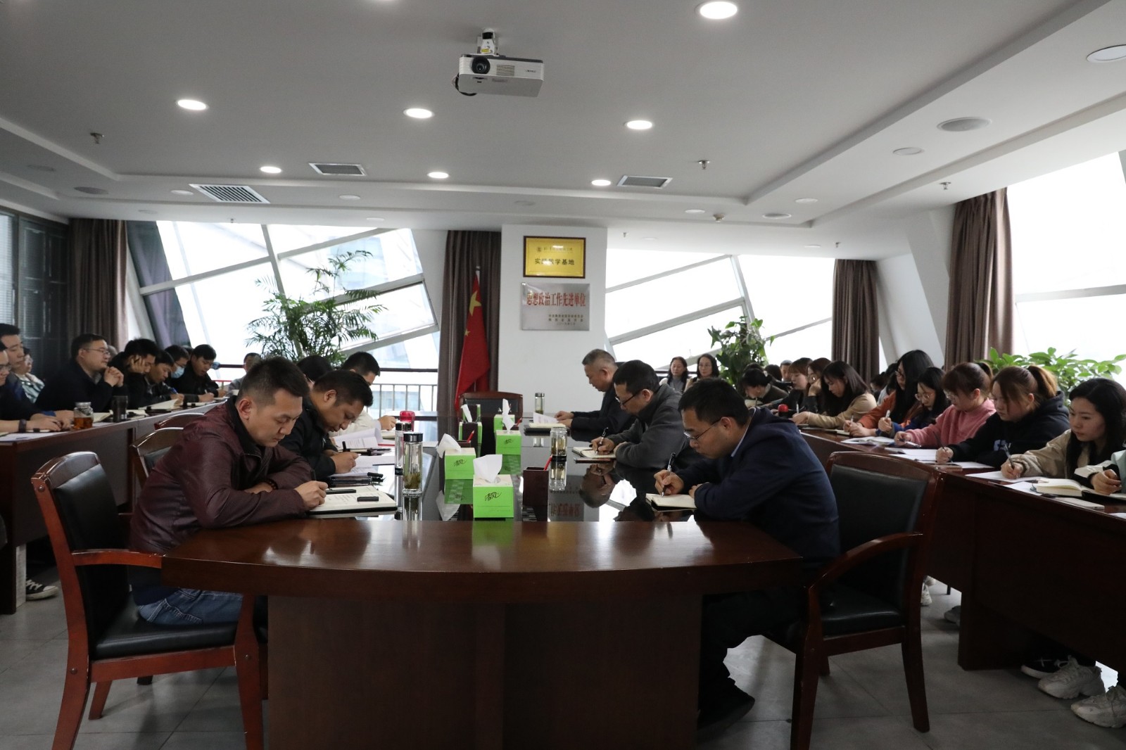 1617851008594291mXjR.jpeg 水環(huán)境公司舉辦黨史學(xué)習教育專題讀書班活動.jpeg